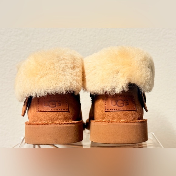 New UGG Tan Suede Boots with Sheepskin Fur - Picture 4 of 7